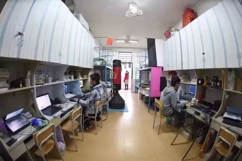 宿舍环境1.JPG