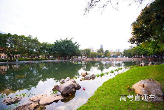 广西大学 广西大学镜湖 张娴君/摄