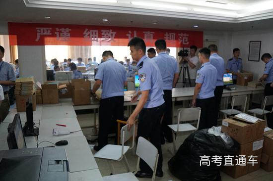 江苏省高考评卷开放日活动现场 曹慧娟/摄