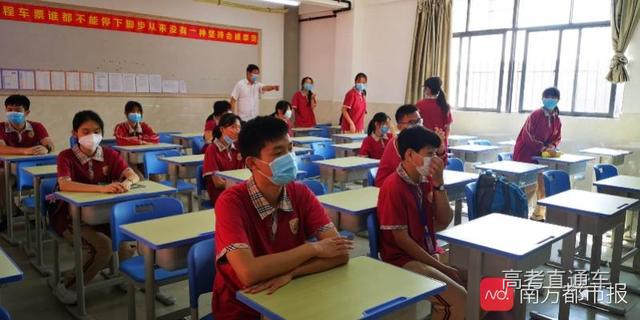 imagefile 东莞南城东晖实验学校,返校第一件事,老师安排了测验考试 南都记者韩成良.jpg