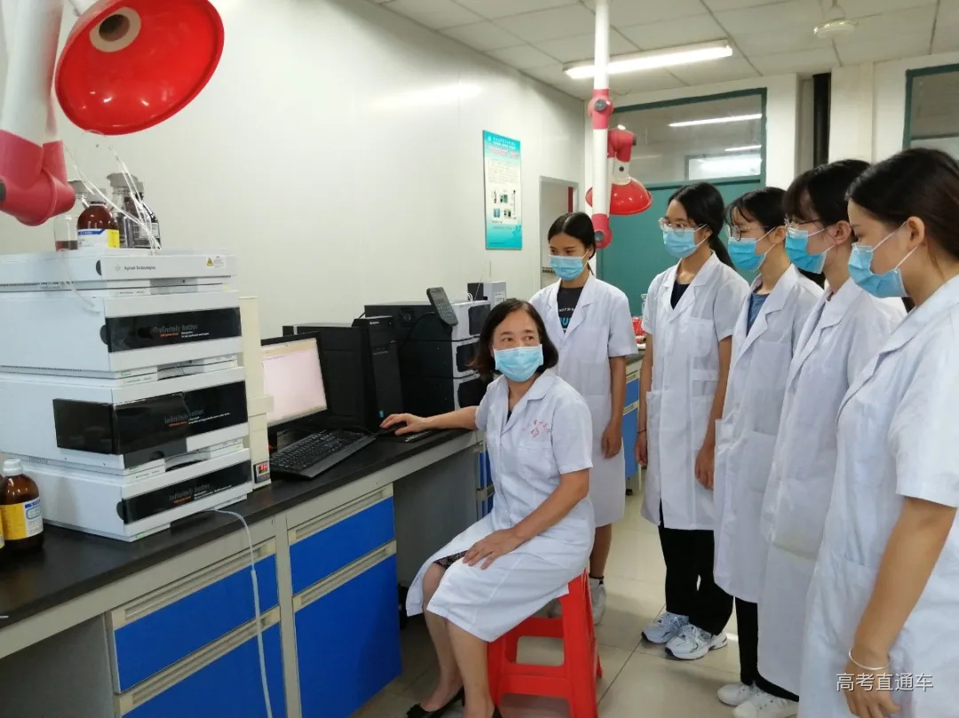 药学专业照片3.jpg 图片