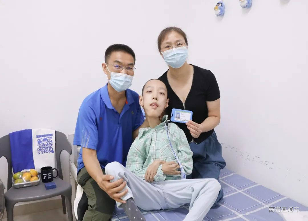 邢益凡与父母合影