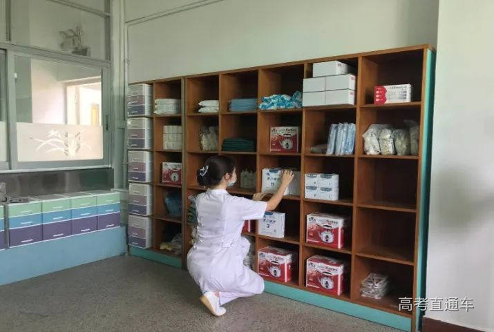 现代家政服务与管理.jpg 图片