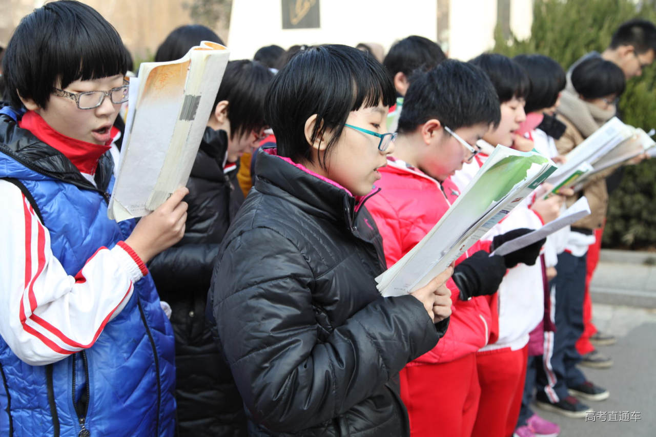 2014年12月26日,河北衡水。衡水中学学生跑操。图片来自ICphoto