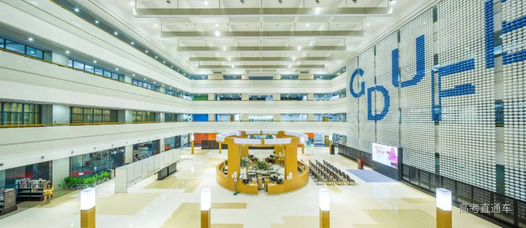 广州校区图书馆内景.jpg 图片