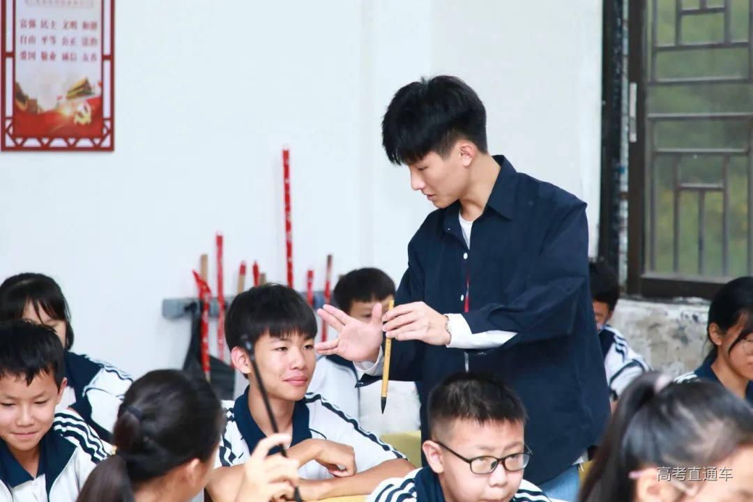 新丰中学-书法课堂 摄像-韩山师范学院.JPG