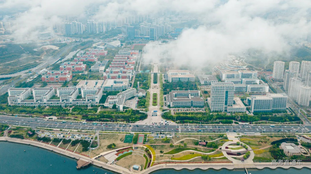 20220510 南门平流雾航拍 16比9 李亚 .jpg 图片